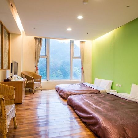 Crystal Hotel 런아이 외부 사진