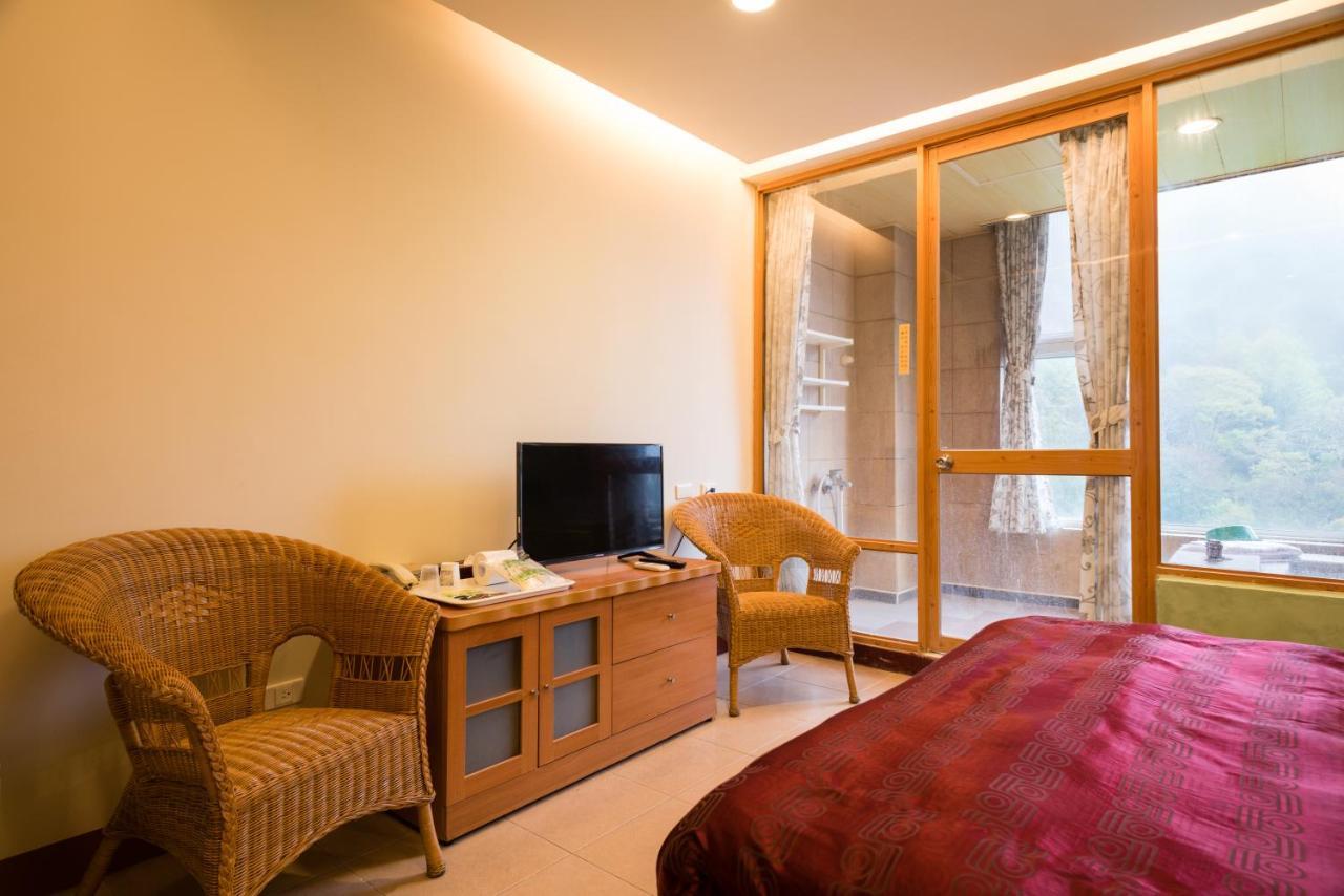 Crystal Hotel 런아이 외부 사진